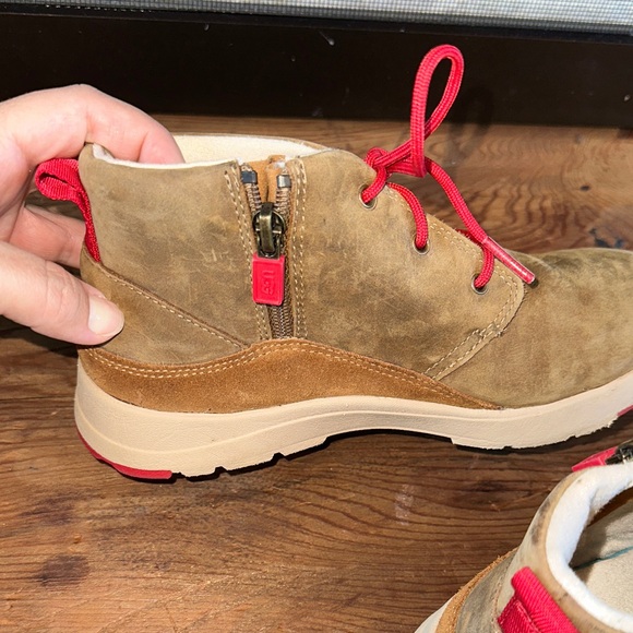 Kids UGG Canoe III Weather Sneaker Boots with Red Laces - Picture 6 of 7